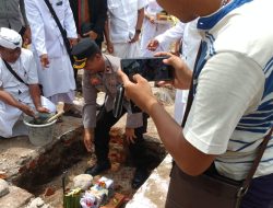 Kapolsek Mataram Peletakan Batu Pertama Renovasi Pura