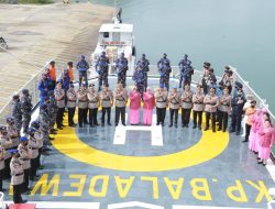 HUT Polairud Ke-72 Polda NTB Tabur Bunga di Lembar