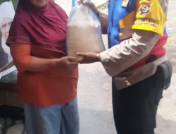 Bhabinkamtibmas Polsek Mataram Salurkan Bantuan Sosial Kepada Warga