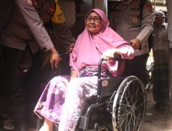 Polresta Mataram Berikan Kursi Roda Pada Warga Disabilitas