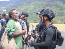 Pelepasan Warga Kiwirok Kembali ke Tanah Kelahiranya