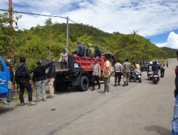 Masyarakat Kiwirok Gembira Saat Tiba Di Kampung Halamanya