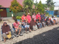 Rachmat Hidayat Sumbang 9 Kursi Roda Bagi Penderita Disabilitas