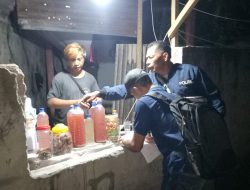 Jelang Nataru Polsek Ampenan Lakukan Razia Miras Tradisional
