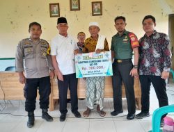 BKTM & Babinsa Beri Imbauan Terhadap Warga Saat Penyaluran BLT-DD