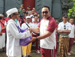 Polsek Ampenan & IKBH Kerja Bhakti  dan Berikan  Bansos