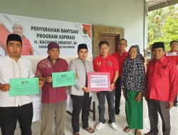 Rachmad Hidayat Salurkan Bantuan Rumah RST senilai 500 Juta ke  Warga
