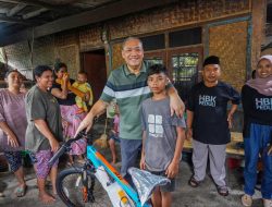 Reses di Lombok Timur HBK Salurkan Bansos dan Bagikan Air Bersih
