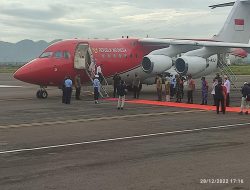 Kapolda NTB Sambut Kedatangan Presiden RI di Bandara Bima