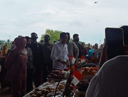 Kunjungi Pedagang Pasar Utan, Presiden Jokowi Berikan Bantuan Tunai