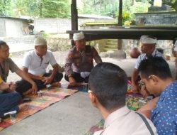 Polsek Gunungsari Lakukan Simakrama & Binrohtal Di Pura Majapahit