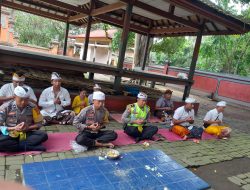 Kapolsek Pagutan Pimpin Simakrama & Binrohtal di Pura Dalam Harsana