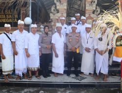 Karo SDM Polda NTB Simakrama Di Pura Tribrata Sakti Polresta Mataram