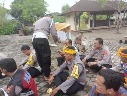 Polsek Mataram Binrohtal di Pura Mutering Jagat