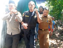 Bhabinkamtibmas Pejeruk  Bantu Usung Jenazah Saat Ke Pemakaman