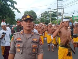 Kapolsek Pagutan Pimpin  Pengawalan  Acara   Mekuningan