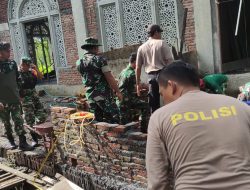 Sinergitas, TNI-Polri Bersama Masyarakat Laksanakan Gotong Royong