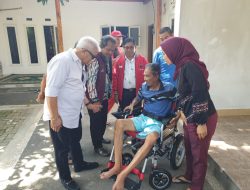 Rachmat Hidayat Sumbang Kursi Roda Terhadap Warga Stroke