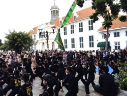 Atraksi Bulanan Pencak Silat PPSI DKI Jakarta di Kotatua Berhasil Menarik Perhatian Wisatawan