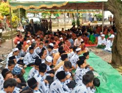 Anggota Polsek Sandubaya Berikan Pengamanan Acara Isra Mi’raj