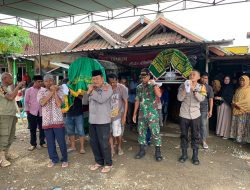 Kapolsek Taliwang Hadiri Pemakaman Korban Kecelakaan