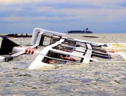 Perahu Pengangkut Garam Tenggelam di Perairan Sangiang Wera