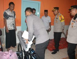 Kapolresta Mataram Bantu Kursi Roda Bagi Warga Sakit Stroke