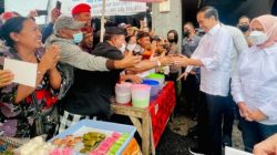 Presiden Jokowi Cek Harga Bahan Pokok di Pasar Baturiti