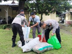 Kapolsek Narmada Ikut Langsung Kegiatan Bersih Sampah Awet Muda