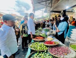 Presiden Jokowi Cek Harga Kebutuhan Pokok di Pasar Baleendah