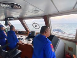 Ditpolairud Polda NTB Evakuasi ABK dan Bantu Kapal Terbakar