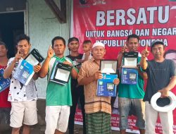 DPC PDIP Lombok Timur Sumbang Lampu  Penerangan Jalan