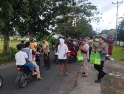 Polsek Lingsar Bersama Ponpes Abu Hurairah  Bagikan Takjil
