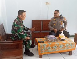 Kapolsek Narmada Jalin Silaturahmi dan Bagi Takjil