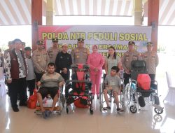 Kapolda NTB Beri Bansos Bagi  Warga penerima Mamfaat