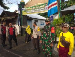 Polisi_ TNI Jaga Keamanan Perayaan Lebaran Ketupat