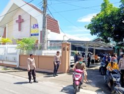 Polsek Selaparang Berikan Pengaman di Gereja