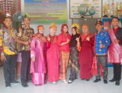 Peringati Hardiknas 2023, SD 14 Upacara Bareng Masyarakat