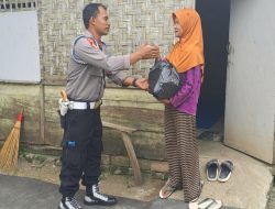 Polsek Plampang Salurkan Sembako Untuk Warga