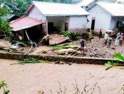 Quick Respon, Polsek Pemenang Evakuasi Korban Banjir