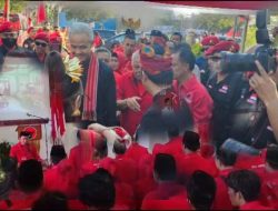 Ganjar Disambut Ribuan Pendukung di Lombok