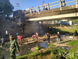 Polres Sumbawa Barat Laksanakan Jumat Bersih Bersama Warga