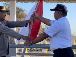 Polres KSB Bagikan Bendera  Sambut HUT RI KE_79