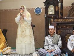 Hj.Niken Hadiri Pengajian Sekaligus Wakaf Al Qur’an, Santuni Anak Yatim