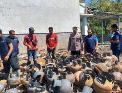 Polisi Amankan Tiga Terduga Pelaku Kebakaran Poskesdes Teko