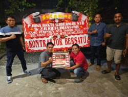 Tagih Utang, Kontraktor Persembahkan Karangan Bunga dan Kue ke Gubernur NTB