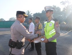 Kapolres Loteng Beri  penghargaan Kepada Personil Atas Kinerja dan Prestasinya