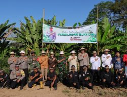 Wakapolres dan Bersama Bupati Loteng  Tanam Pohon Serentak