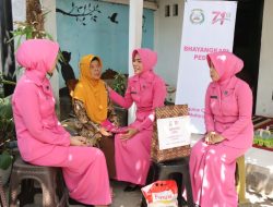 Ketua Bhayangkari Anjangsana Kepada Warakawuri Polri