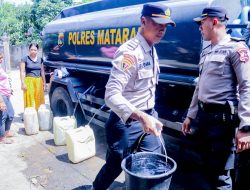 Polresta Mataram Kembali Salurkan Air Bersih di Montang Lingsar